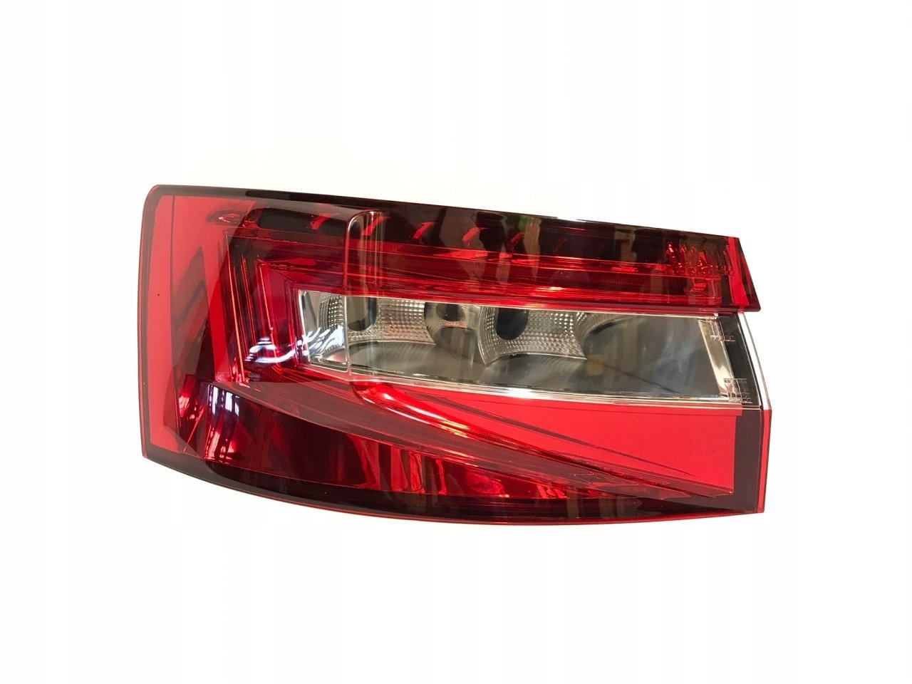 Stop Lambası Dıs Sol Superb 15- Depo 3V5945207A