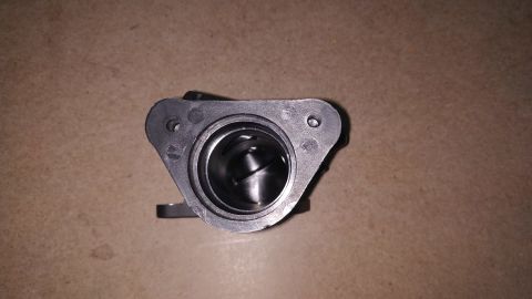 Su Flansı Cıftlı Audı A4 1.8 A6 Ve Passat1.8 94 > 058121132