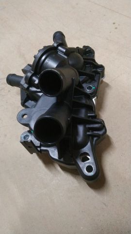 Devırdaım 4 Boru Termostatsız Vw Golf7 Golf6 Pas 04E121600AL