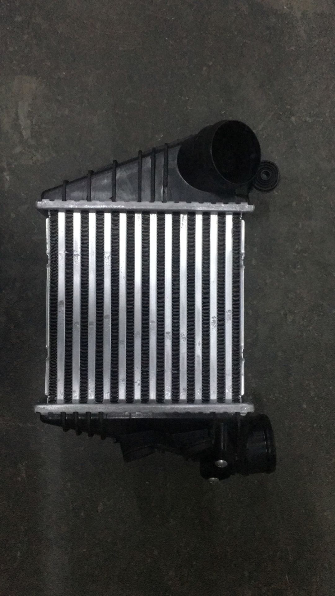 Turbo Radyatoru (Intercooler) 185X188x85 Vw Golf4 1J0145805B