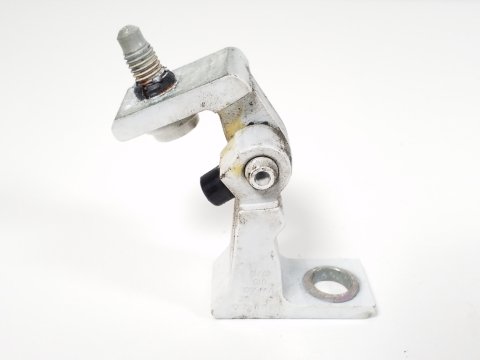 Kapı Mentesesı Sag Jetta 10- Ioe-Vw 8K0831402D