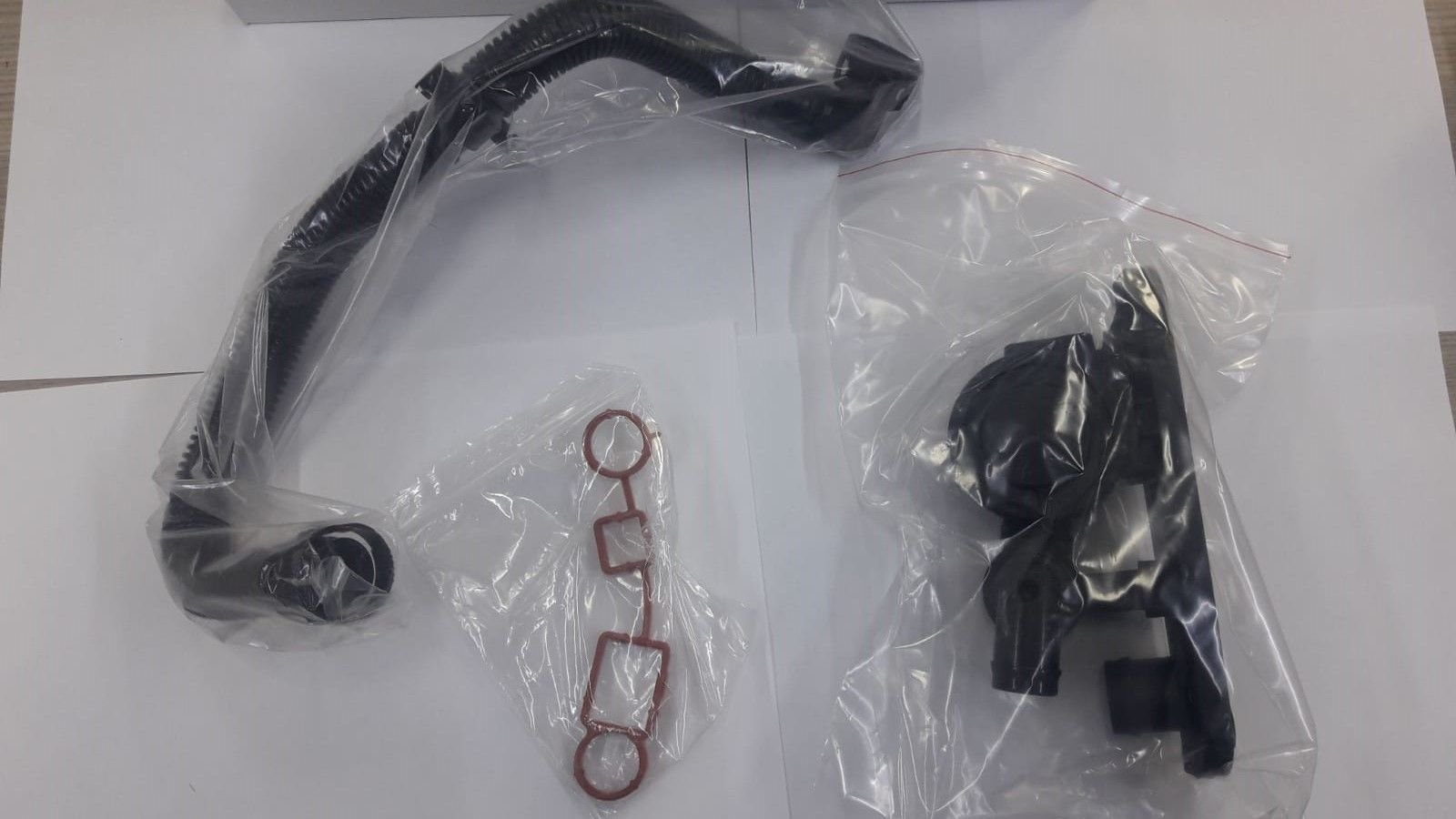 Motor Havalandırma Valfı Komple Set Audı A3 Gol 06F129101PS1