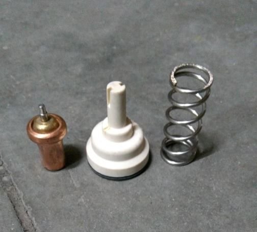 Termostat 87° Vw Golf5 Passat Touran 1.6Fsı 03C121110A