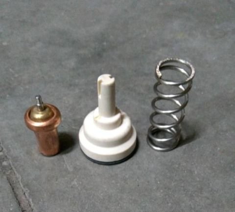 Termostat 87° Vw Golf5 Passat Touran 1.6Fsı 03C121110A