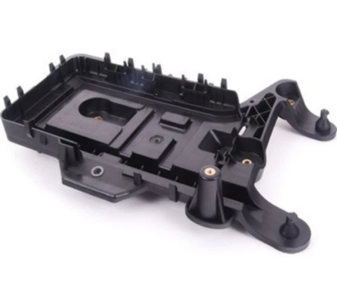 Akü Alt Braketi (Tabla) VW Golf 7 Passat B8 Audi A3 Seat Leon 5Q0915331H