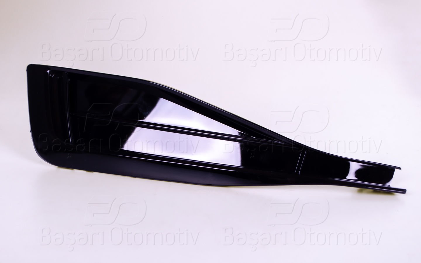 Tampon Izgarası Sol Sıssız Parlak Sıyah Vw Passat 19  294794