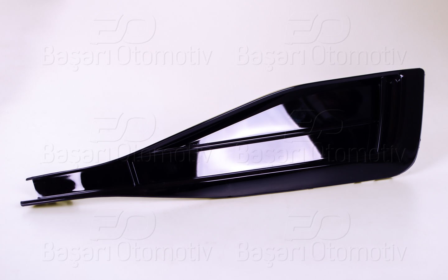Tampon Izgarası Sag Sıssız Parlak Sıyah Vw Passat 19  294795